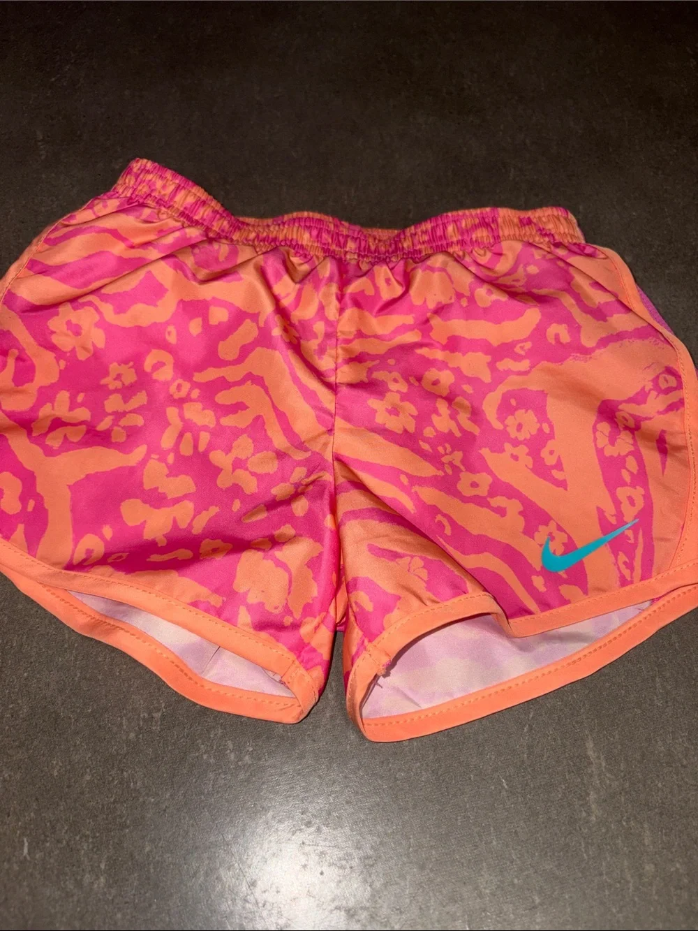 Nike Dri-Fit Girls Hot Pink and Orange  Tee & Shorts Set size Medium 5-6 yrs